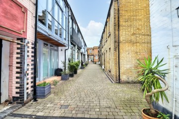 Blackstock Mews, Finsbury Park, London - EAID:c8d5f0ae42d594d169bca90f3b8b041a, BID:1